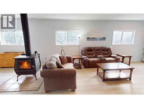 2107 Rawlings Road, Quesnel, BC - Indoor Photo Showing Living Room