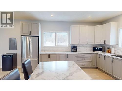 2107 Rawlings Road, Quesnel, BC - Indoor Photo Showing Kitchen