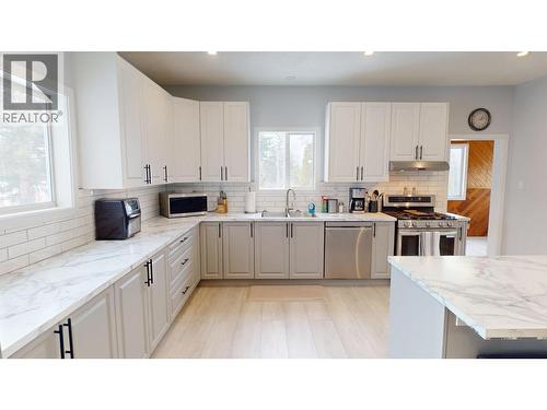 2107 Rawlings Road, Quesnel, BC - Indoor Photo Showing Kitchen