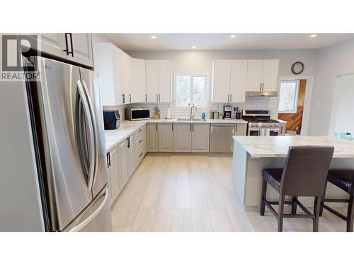 2107 Rawlings Road, Quesnel, BC - Indoor Photo Showing Kitchen