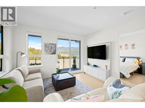 604 2015 ST. JOHNS STREET  Port Moody, BC V3H 0N5