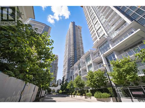 3302 2311 BETA AVENUE  Burnaby, BC V5C 0M1