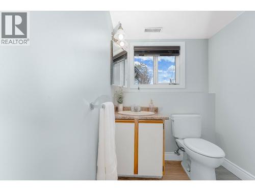431 Upland Drive, Coldstream, BC - Indoor Photo Showing Bathroom