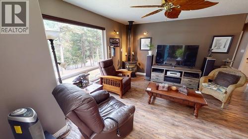 5270 Mackay Crescent, 108 Mile Ranch, BC - Indoor Photo Showing Living Room