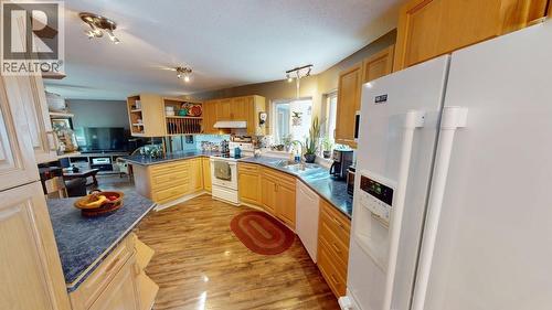 5270 Mackay Crescent, 108 Mile Ranch, BC - Indoor Photo Showing Kitchen With Double Sink