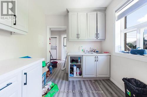 544 Dundas Street E, London East, ON - Indoor