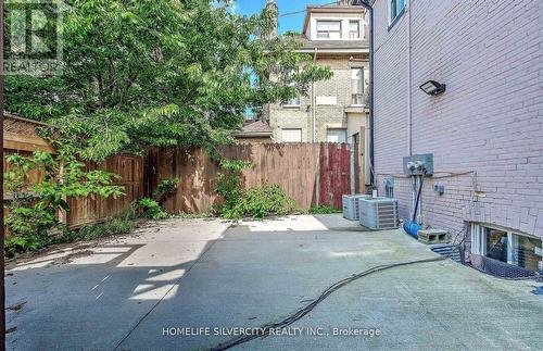 544 Dundas Street E, London East, ON - Outdoor