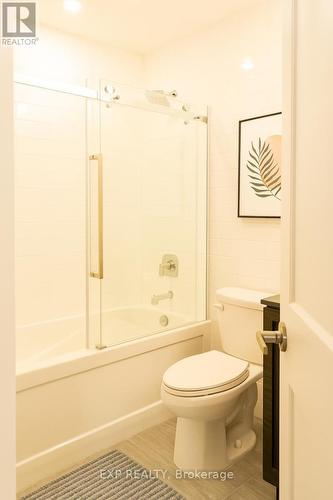 1108B - 60 Charles Street W, Kitchener, ON - Indoor Photo Showing Bathroom