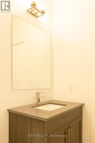1108B - 60 Charles Street W, Kitchener, ON - Indoor Photo Showing Bathroom
