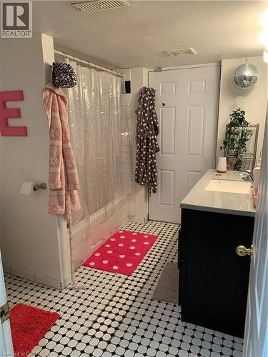 4 Mcdonald Avenue, London, ON - Indoor Photo Showing Bathroom