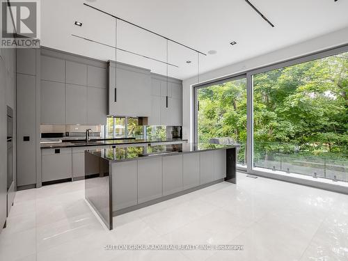 157 Old Forest Hill Road, Toronto, ON - Indoor Photo Showing Kitchen