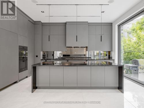 157 Old Forest Hill Road, Toronto, ON - Indoor Photo Showing Kitchen