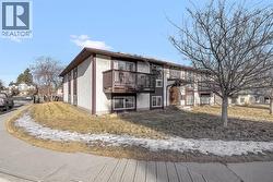 4, 104 Sabrina Way SW  Calgary, AB T2W 2N6