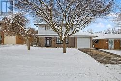 37 SUNRISE CRESCENT  Hamilton, ON L9H 3S1