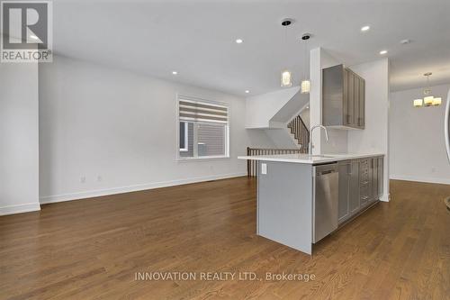 2349 Goldhawk Drive, Ottawa, ON - Indoor Photo Showing Kitchen With Upgraded Kitchen