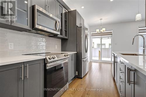 2349 Goldhawk Drive, Ottawa, ON - Indoor Photo Showing Kitchen With Upgraded Kitchen