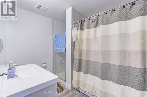 319 - 2511 Lakeshore Road W, Oakville (Br Bronte), ON - Indoor Photo Showing Bathroom