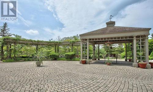 319 - 2511 Lakeshore Road W, Oakville (Br Bronte), ON - Outdoor