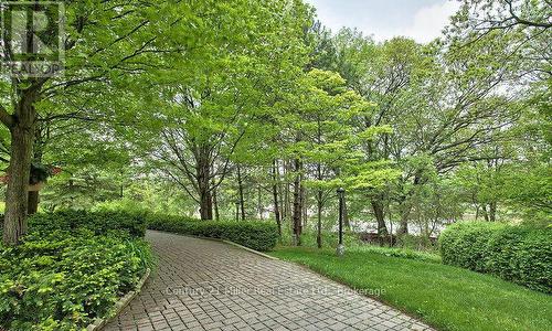 319 - 2511 Lakeshore Road W, Oakville (Br Bronte), ON - Outdoor