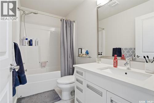 175 135 Ashworth Crescent, Saskatoon, SK - Indoor Photo Showing Bathroom