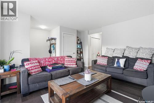 175 135 Ashworth Crescent, Saskatoon, SK - Indoor Photo Showing Living Room