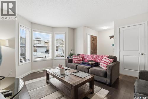 175 135 Ashworth Crescent, Saskatoon, SK - Indoor Photo Showing Living Room