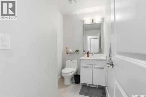 175 135 Ashworth Crescent, Saskatoon, SK - Indoor Photo Showing Bathroom
