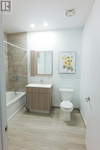 Ph503 - 75 Canterbury Place, Toronto, ON - Indoor Photo Showing Bathroom