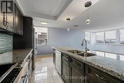 OPEN CONCEPT LAYOUT - BREAKFAST BAR - 