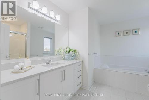 719 Samantha Eastop Avenue, Ottawa, ON - Indoor Photo Showing Bathroom