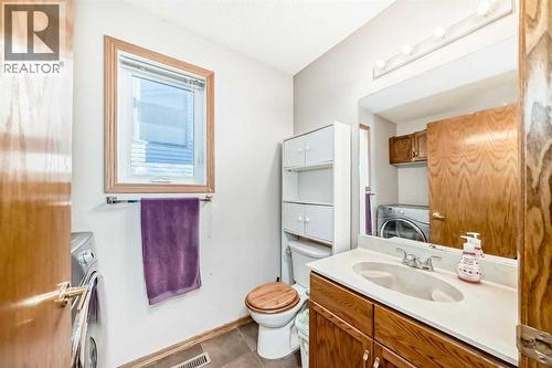 78 Sandringham Way Nw, Calgary, AB - Indoor Photo Showing Bathroom