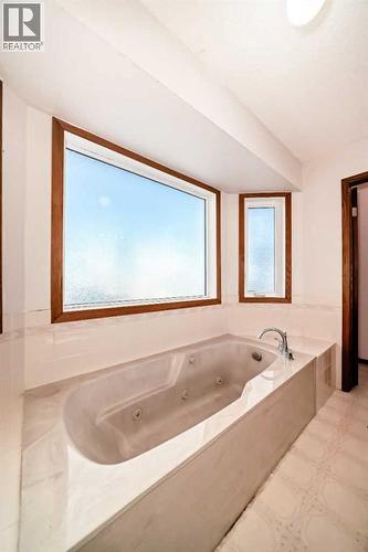 78 Sandringham Way Nw, Calgary, AB - Indoor Photo Showing Bathroom