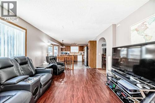 78 Sandringham Way Nw, Calgary, AB - Indoor Photo Showing Living Room
