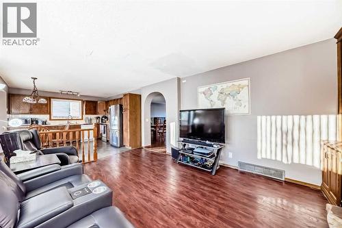 78 Sandringham Way Nw, Calgary, AB - Indoor Photo Showing Living Room