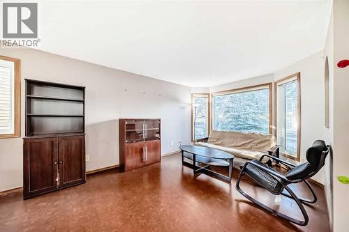 78 Sandringham Way Nw, Calgary, AB - Indoor Photo Showing Other Room