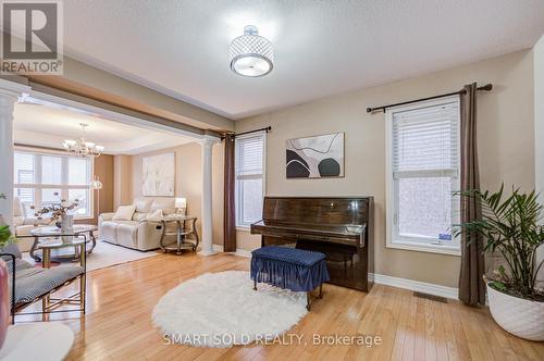 16 Lealinds Road, Vaughan, ON - Indoor Photo Showing Living Room