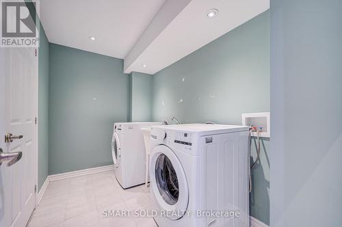 16 Lealinds Road, Vaughan, ON - Indoor Photo Showing Laundry Room