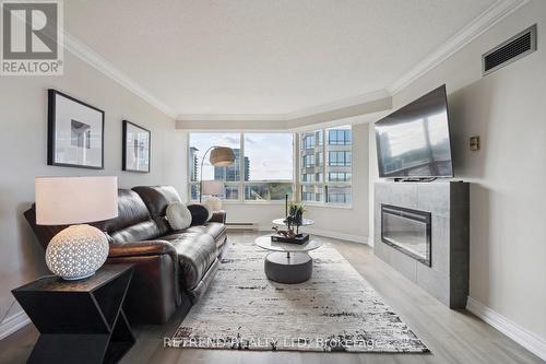 826 - 32 Clarissa Drive, Richmond Hill, ON - Indoor Photo Showing Living Room With Fireplace