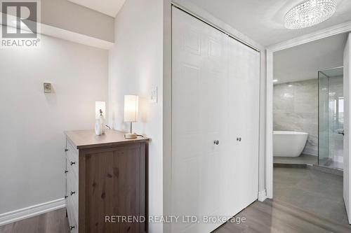 826 - 32 Clarissa Drive, Richmond Hill, ON - Indoor