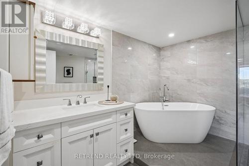 826 - 32 Clarissa Drive, Richmond Hill, ON - Indoor Photo Showing Bathroom