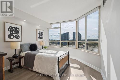 826 - 32 Clarissa Drive, Richmond Hill, ON - Indoor Photo Showing Bedroom