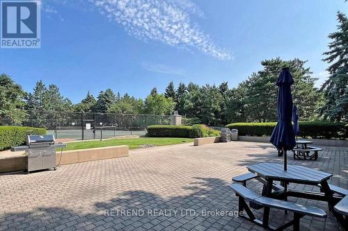 826 - 32 Clarissa Drive, Richmond Hill, ON - Outdoor