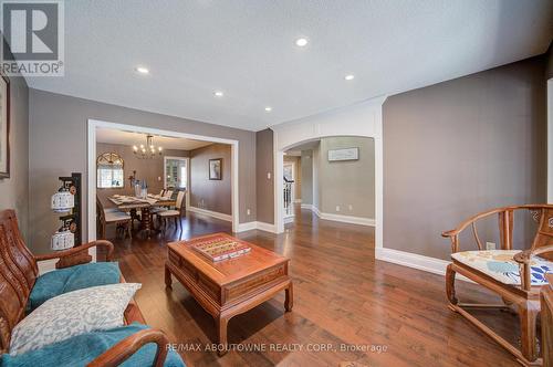 2193 Meadowland Drive, Oakville, ON - Indoor Photo Showing Living Room