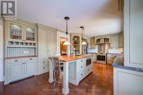 2193 Meadowland Drive, Oakville, ON - Indoor Photo Showing Kitchen