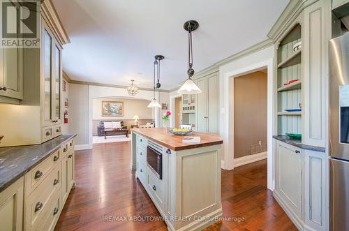 2193 Meadowland Drive, Oakville, ON - Indoor Photo Showing Kitchen