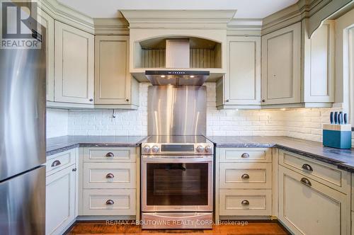 2193 Meadowland Drive, Oakville, ON - Indoor Photo Showing Kitchen