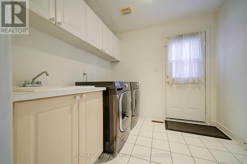 2193 Meadowland Drive, Oakville, ON - Indoor Photo Showing Laundry Room