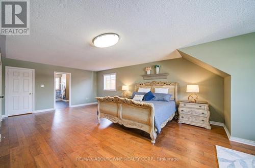 2193 Meadowland Drive, Oakville, ON - Indoor Photo Showing Bedroom