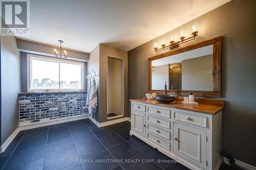2193 Meadowland Drive, Oakville, ON - Indoor Photo Showing Bathroom