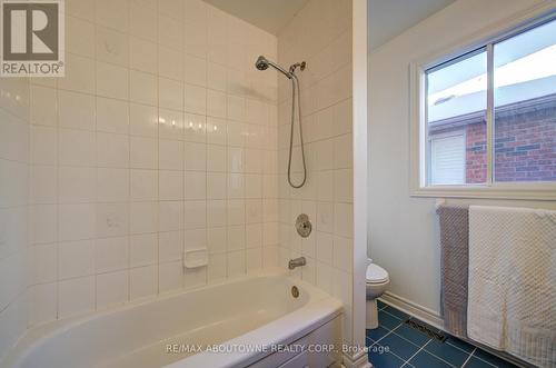 2193 Meadowland Drive, Oakville, ON - Indoor Photo Showing Bathroom